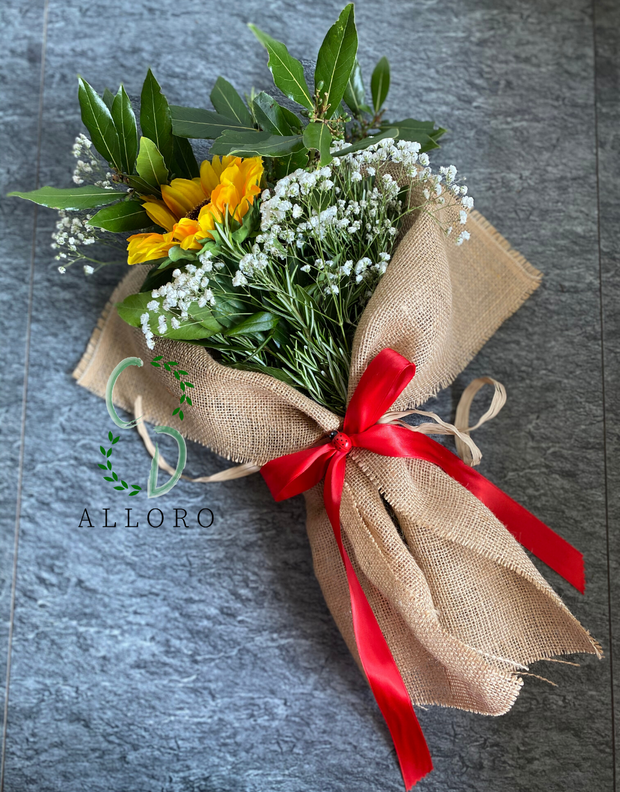 Bouquet per Laurea con Girasole, Alloro, Rosmarino, Velo da Sposa, Juta e nastro di raso