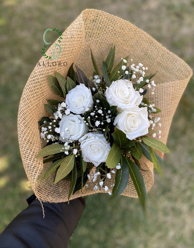Bouquet per Laurea Rose Stabilizzate Bianche, Velo da Sposa e Alloro
